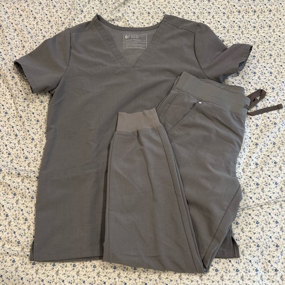 Figs Graphite Scrub Set, Small Shirt, Petite Small Pants